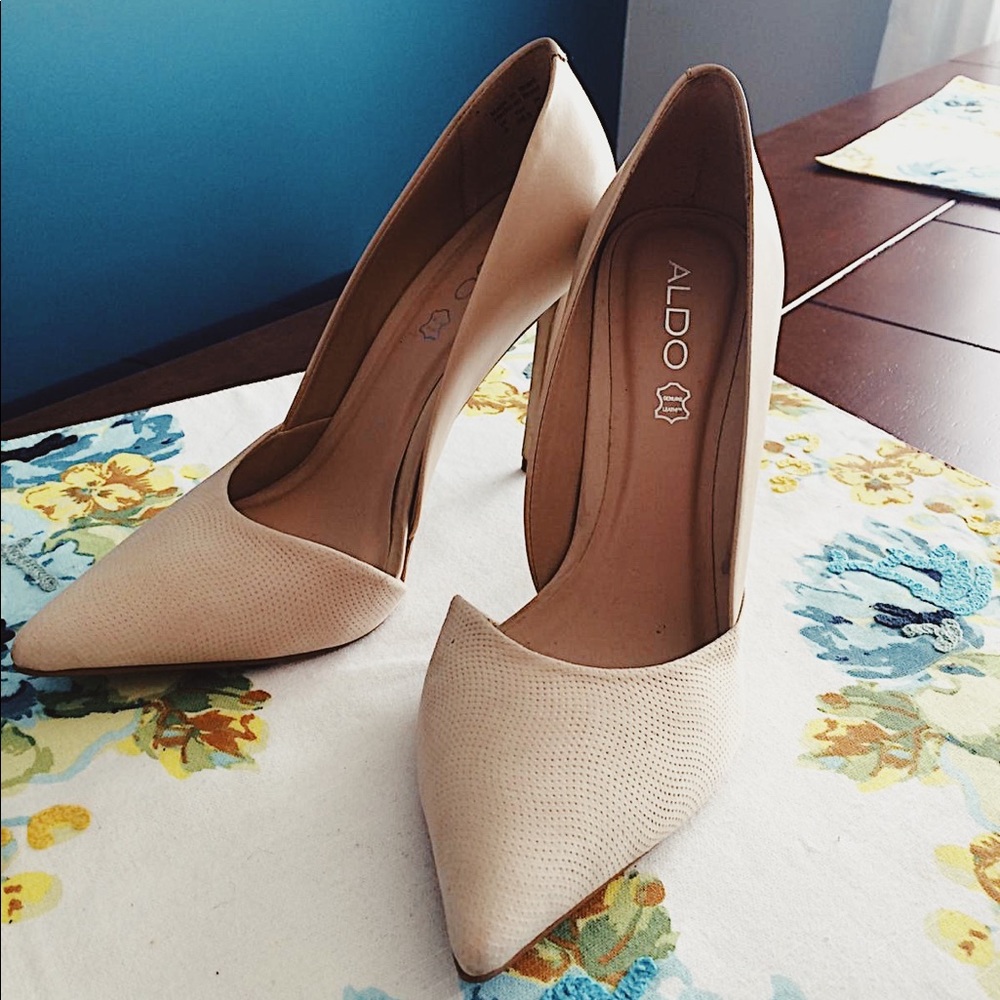 Aldo Heels Size 8 Beige Tall